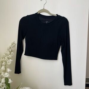 Klassy Network Black Long-Sleeve Cropped Top
